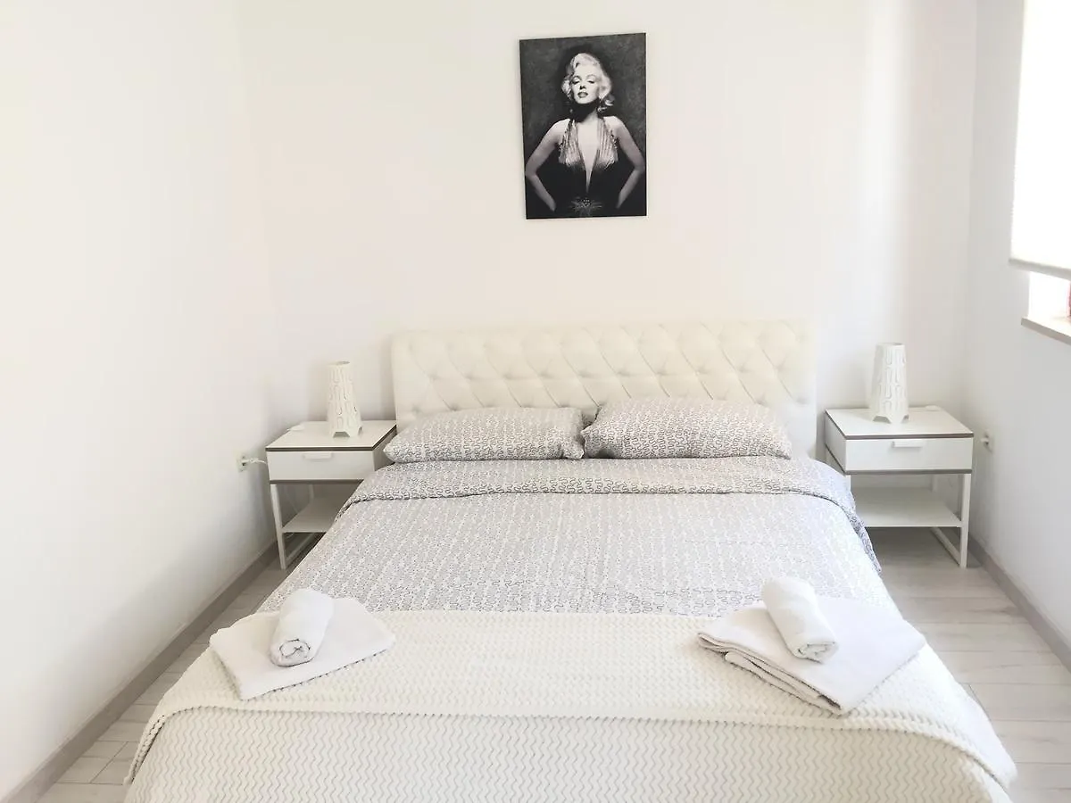 Medulin Labirint King Apartment 0*,  Croatia
